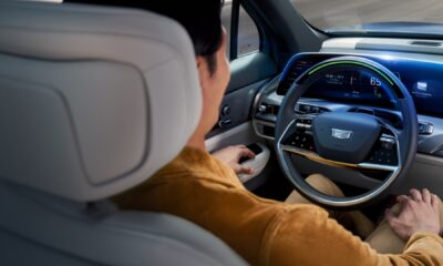 An over the shoulder shot of the GM SuperCruise in action in a GM-branded vehicle.