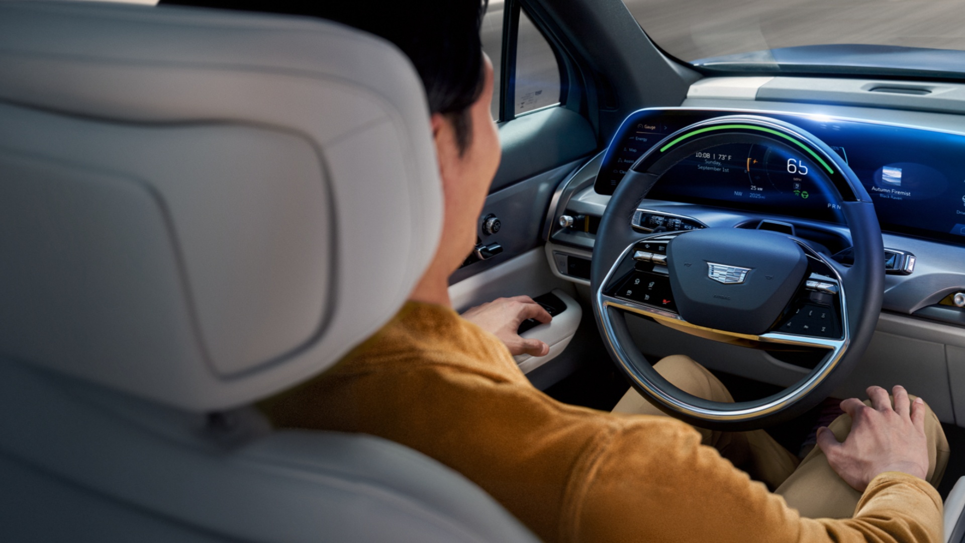 An over the shoulder shot of the GM SuperCruise in action in a GM-branded vehicle.