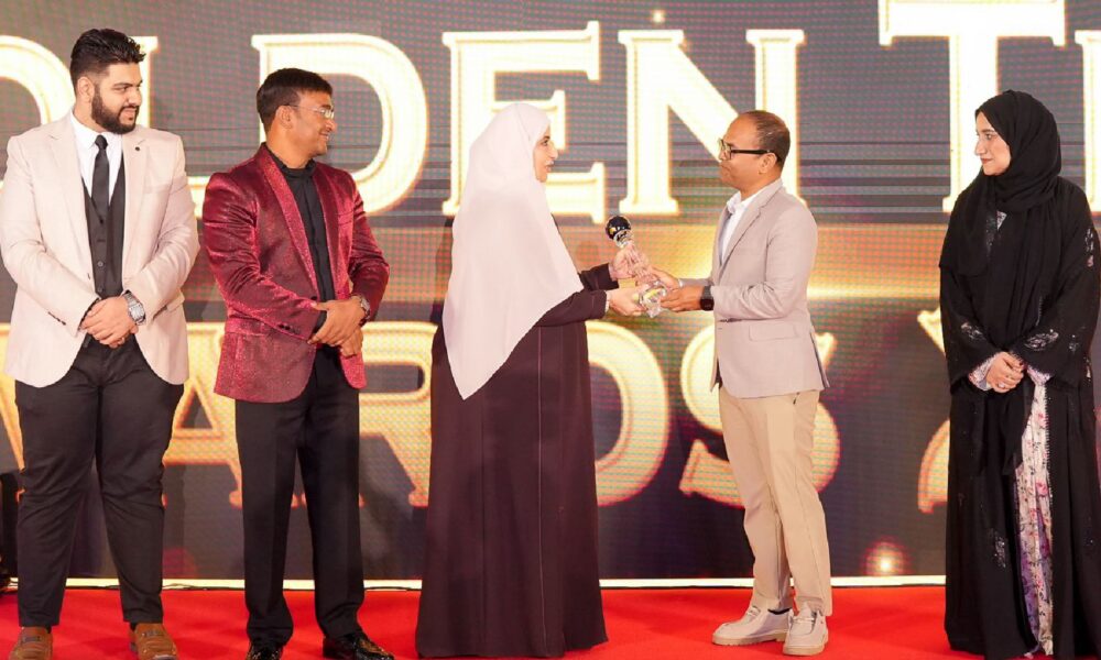 Masdhooq Saeed receiving World GM Awards 2025 trophy on stage at hospitality awards ceremony